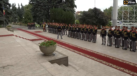 Ceremonia de întâmpinare oficială a prim-ministrului României, Ilie Bolojan, de către prim-ministrul Republicii Moldova, Dorin Recean