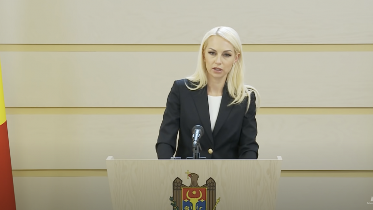 Deputata Marina Tauber face declarații de presă