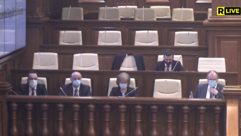 Parlamentul se întrunește în ședință plenară