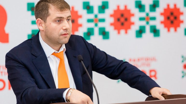 Președintele Partidului „ȘOR”, Ilan Șor, susține o conferință de presă