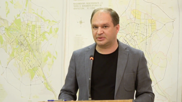 Primarul general al municipiului Chișinău, Ion Ceban, susține o conferință de presă