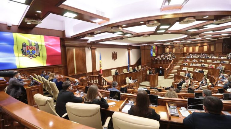 Parlamentul nou ales, în ședință. Sunt alese organele de conducere ale Legislativului
