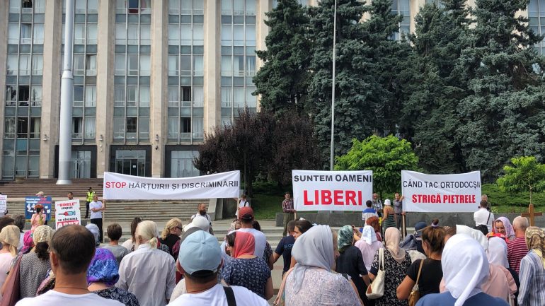 Protest în centrul Capitalei împotriva vaccinării și certificatelor Covid-19