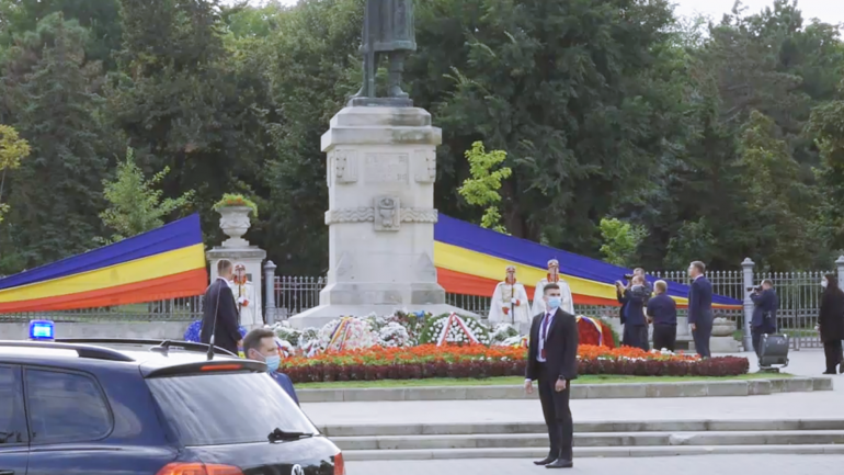 Președintele Ucrainei, Vladimir Zelenski depune flori la Monumentul Domnitorului „Ștefan cel Mare și Sfânt”