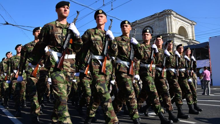 Antrenamentul general al paradei militare organizată cu ocazia aniversării a 30-a de la proclamarea Independenţei Republicii Moldova