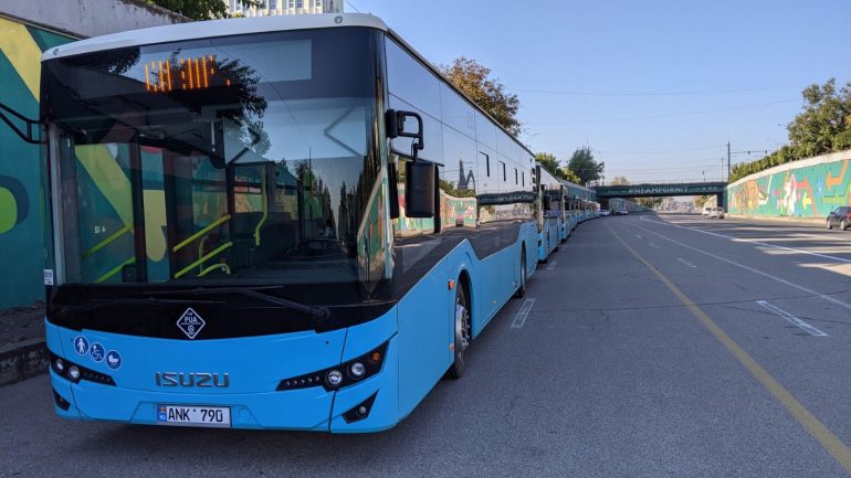 Lansarea pe rute a 10 autobuze noi de model ISUZU din lotul celor 100 de unități achiziționate recent de municipalitate