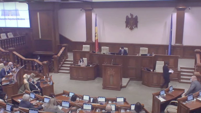Ședința Parlamentului Republicii Moldova, din 22 octombrie 2021. Pe ordinea de zi – instituirea stării de urgență