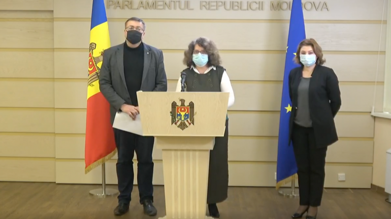 Briefing de presă susținut de către deputații PAS – Liliana Nicolaescu-Onofrei, Virgil Pâslariuc și Marcela Adam