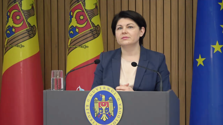 Prim-ministra Natalia Gavrilița și ministrul Economiei, Sergiu Gaibu, susțin o conferință de presă