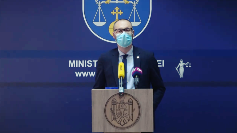 Ministrul Justiției, Sergiu Litvinenco, susține o conferință de presă privind inițiativa de verificare a integrității candidaților la funcțiile de membru în Consiliul Superior al Magistraturii și Consiliul Superior al Procurorilor