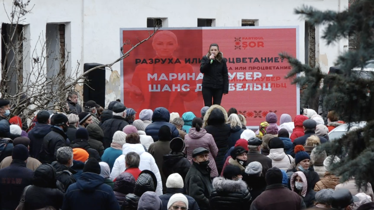 Susținătorii candidatului partidului „Șor” la Primăria Bălți, Marina Tauber continuă protestul în fața judecătoriei