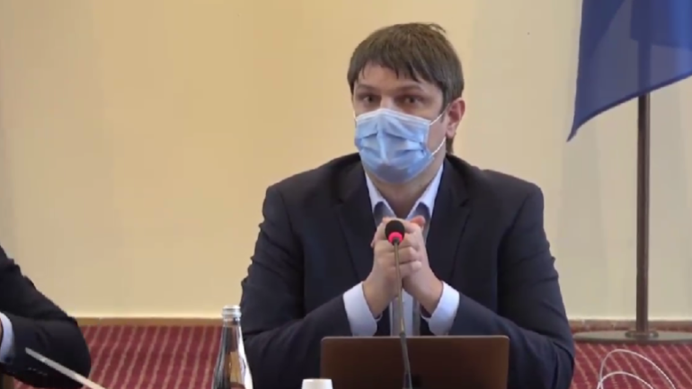 Andrei Spînu face declarații de presă, după ședința cu transportatorii de pasageri