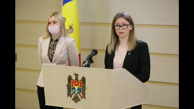 Deputatele Ina Coșeru și Mariana Cușnir susțin o conferință de presă cu tema: „Constatările preliminare ale Comisiei de anchetă privind modul de exploatare a substanțelor minerale utile și determinarea impactului asupra mediului după 3 luni de activitate”
