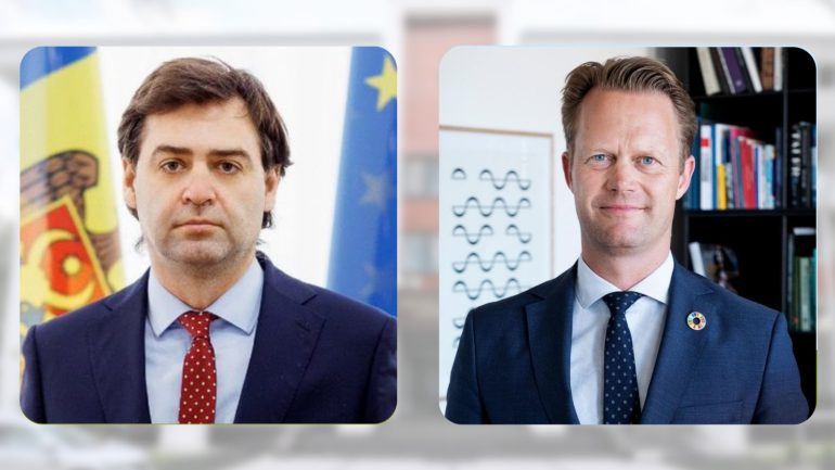 Ministrul de Externe al Republicii Moldova, Nicu Popescu și ministrul afacerilor externe al Regatului Danemarcei, Jeppe Kofod, susțin o conferință de presă