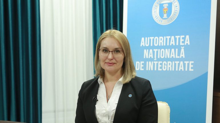 Președinta Autorității Naționale de Integritate, Rodica Antoci, susține un briefing de presă după ce Consiliul de Integritate a cerut suspendarea sa din funcție 