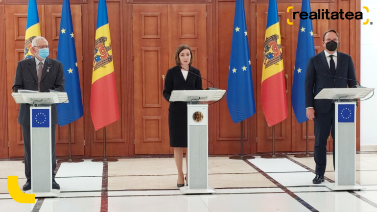 Președintele Republicii Moldova, Maia Sandu și Înaltul Reprezentant al Uniunii Europene pentru afaceri externe și politica de securitate, Vicepreședintele Comisiei Europene, Josep Borrell și Comisarul european pentru vecinătate și extindere, Olivér Várhelyi, susțin un briefing de presă