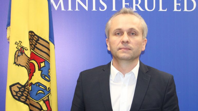 Ministrul Educației și Cercetării, Anatolie Topală susține o conferință de presă despre școlarizarea copiilor și tinerilor refugiați din Ucraina