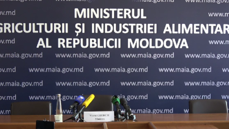 Ministrul Agriculturii și Industriei Alimentare, Viorel Gherciu, susține o conferință de presă