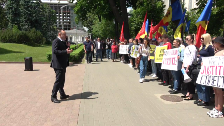 Agenda - PSRM organizează o acțiune de protest în fața Parlamentului