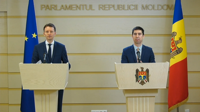 Mihail Popșoi și Siegfried Mureşan susțin o conferință de presă