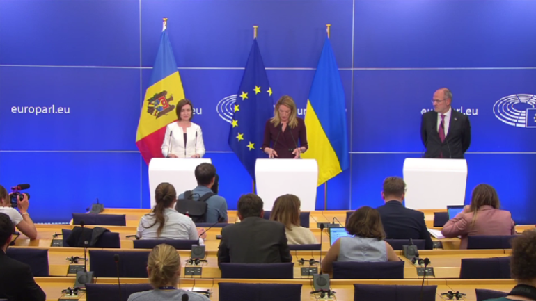 Președinta Maia Sandu susține o conferință de presă comună cu Roberta Metsola, Președinta Legislativului UE