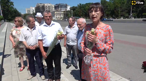 Partidul Liberal depune flori la Piatra Comemorativă în memoria victimelor regimului comunist sovietic de ocupație
