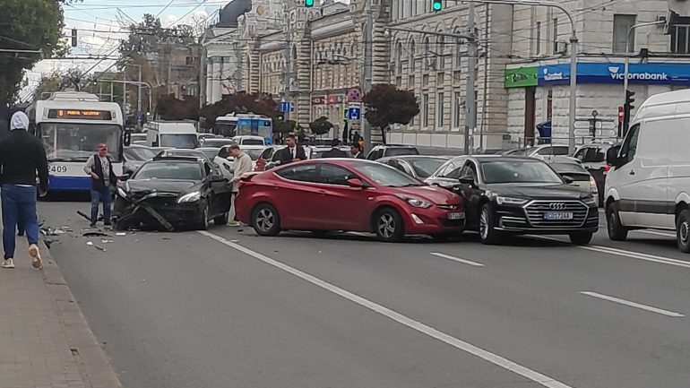 Accident pe strada Ștefan cel Mare