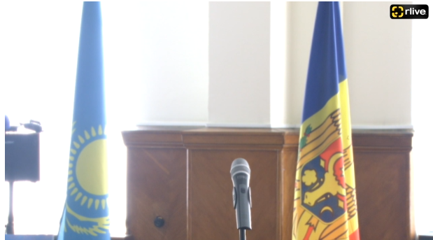 Ambasada Republicii Kazahstan donează un lot de cărți Bibliotecii Naționale a Republicii Moldova