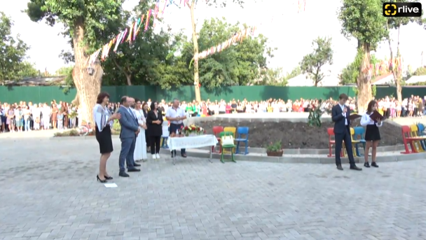 Primarul Ion Ceban participa la careul tradițional dedicat primului sunet de la Liceul Teoretic „Pro Succes”, care își va începe activitatea într-un nou edificiu renovat de municipalitate