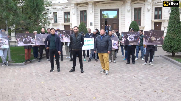 Flashmob organizat de Partidul „ȘOR” la sediul Misiunii OSCE în Moldova