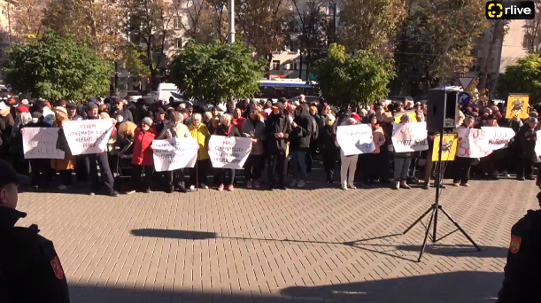 Flash-mob organizat de Partidul „ȘOR” cu tema: Caracatița galbenă Soro(S)andu se răfuiește cu opoziția