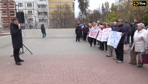 Protest organizat de Partidul ȘOR la judecătoria Ciocana, în susținerea deputatului Marina Tauber