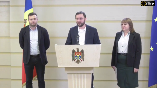 Conferință de presă susținută de deputații PAS, Larisa Voloh, Alexandr Trubca și Sergiu Lazarencu, cu privire la proiectul de lege privind salarizarea în primăriile performante