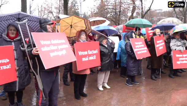 Protest la Parlament: Programul lui Ilan ȘOR, singura soluție de scoatere a țării din criză