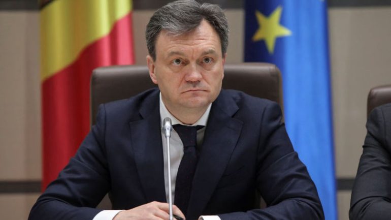 Prim-ministrul Dorin Recean susține declarații de presă, în urma vizitei de lucru la Drochia