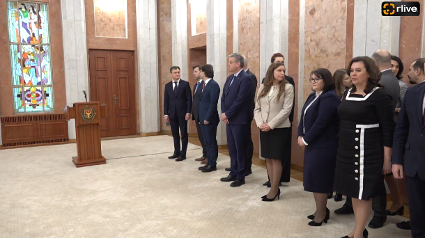 Prim-ministrul și miniștrii desemnați depun jurământul de învestire în fața Președintei Republicii Moldova, Maia Sandu