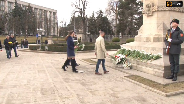 Depunere de flori la monumentul domnitorului Ștefan cel Mare și Sfânt, de Ziua Memoriei