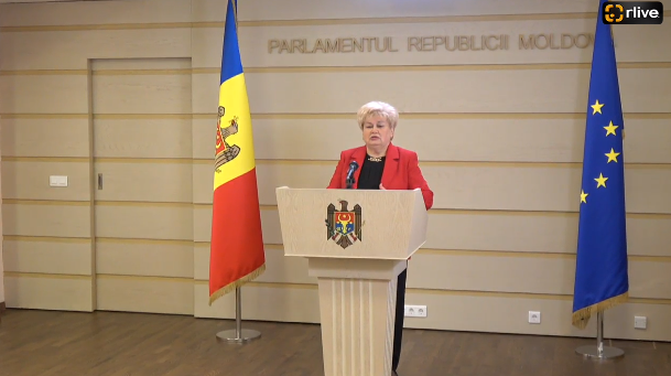 Deputatul Partidului „ȘOR”, Reghina Apostolova susține un briefing de presă