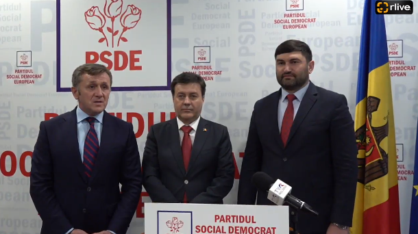 Președintele Partidului Social Democrat European, Ion Sula, și Ministrul Economiei în Guvernul României, Florin Spătaru, susține o conferință de presă