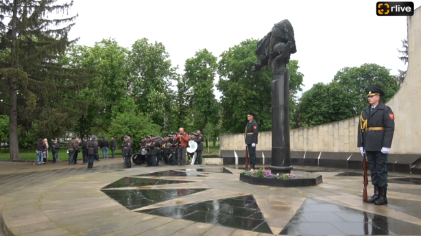 Agenda - Depuneri de flori la monumentul „Maica Îndurerată” de la Complexul Memorial „Eternitate” cu ocazia Zilei Independenței Republicii Moldova
