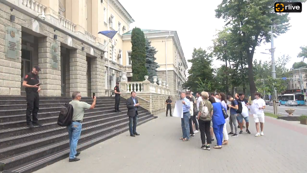 Flashmob organizat de Partidul Politic „Coaliția pentru Unitate și Bunăstare” în fața Ministerului Afacerilor Interne