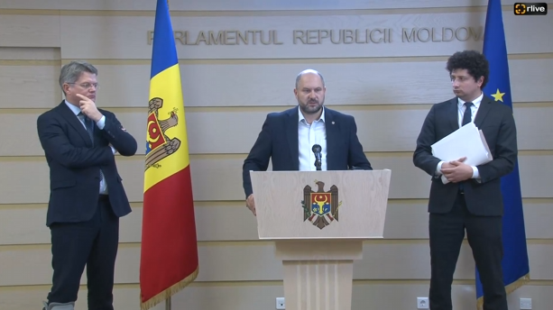 Conferință susținută de președintele Comisiei economie, buget și finanțe, Radu Marian, ministrul Energiei, Victor Parlicov, și directorul Secretariatului Comunității Energetice, Artur Lorkovski