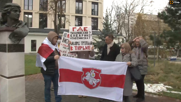 Protest organizat de deputați PAS, alături de reprezentanți a societății civile și comunității belaruse din Republica Moldova