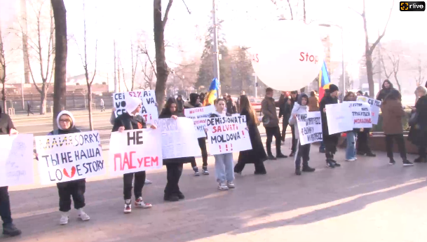Miting organizat de Partidul „Renaștere” împotriva PAS în fața Parlamentului Republicii Moldova