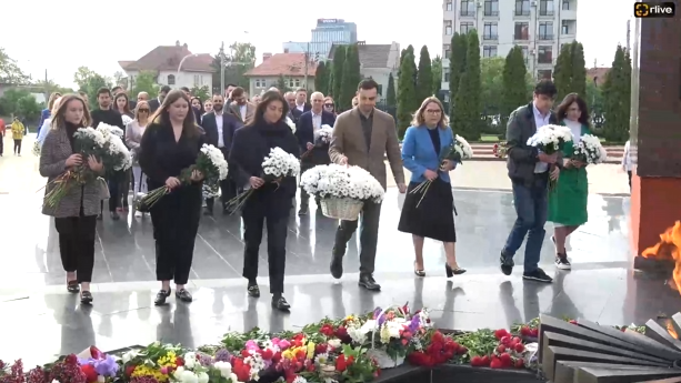 Agenda - Conducerea Primăriei Chișinău depune flori la Complexul Memorial „ETERNITATE”, cu ocazia Zilei Victoriei și Comemorării Eroilor Căzuți pentru Independența Patriei