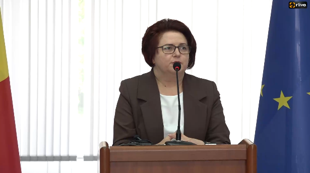 Conferință de presă susținută de secretara de stat al Ministerului Educației și Cercetării al Republicii Moldova, Valentina Olaru, privind prezentarea conceptului noului curriculum național, propus de Ministerul Educației și Cercetării