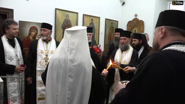 Agenda - Focul Haric a ajuns la Chișinău la Paraclisul Mitropoliei Basarabiei cu hramul „Sfântul Ioan Teologul” și este împărțit enoriașilor