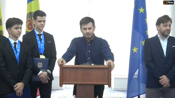 Conferință de presă dedicată revenirii acasă a echipei naționale de robotică, dublă campioană la Olimpiada mondială de robotică FIRST Global Challenge 2024