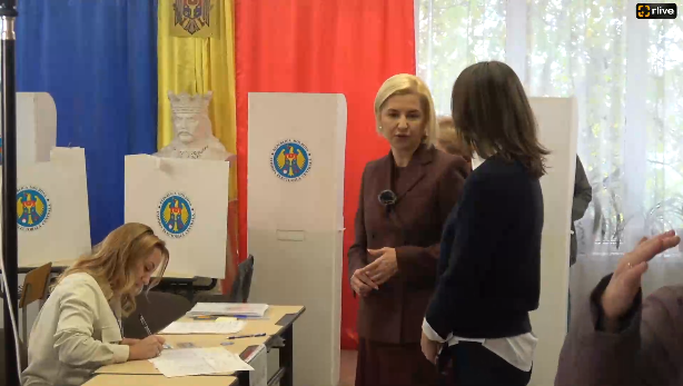 Agenda - Alegeri Prezidențiale și Referendum 2024: Candidata la funcția de președinte al Republicii Moldova, Irina Vlah, își exercită dreptul la vot