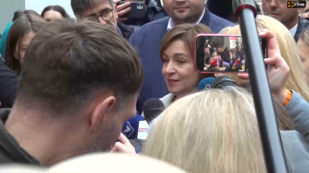 Agenda - Alegeri Prezidențiale și Referendum 2024: Candidata la funcția de președinte al Republicii Moldova, Maia Sandu, își exercită dreptul la vot